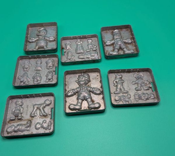 Set of 7 Marx Disney Doodles metal Molds